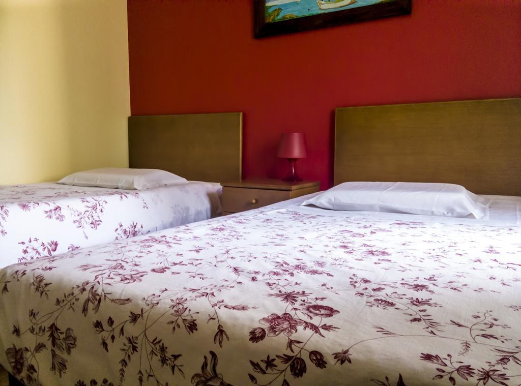 Hotel O Catraio Монтижу Номер фото